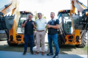 Prefeitura de Itaboraí entrega retroescavadeiras e revitaliza Estação Cidadania
