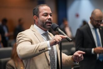 Deputado denuncia vídeo de preso assistindo chá revelação e exige explicações da Seap