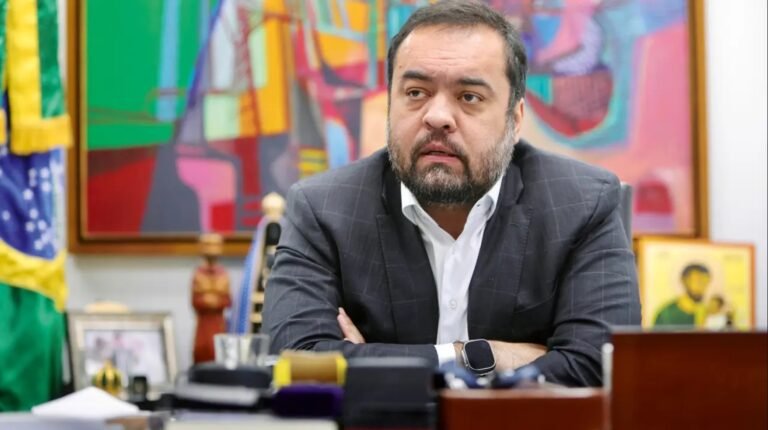 Cláudio Castro sanciona leis que fortalecem os direitos dos consumidores