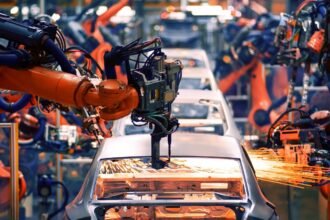 Indústria fluminense dispara: produção cresce 10,4% e supera média nacional