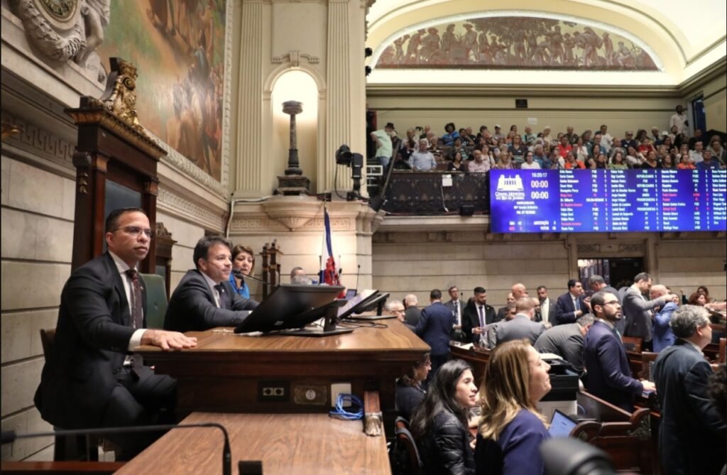 Empréstimo de Eduardo Paes na Câmara sofre críticas da direita e até da esquerda