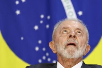 Onda do tarifaço virou marola e Lula não convence mais: evangélicos e Sudeste lideram rejeição mostra pesquisa