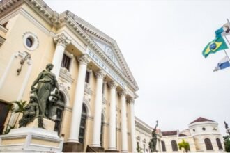 Câmara de Niterói exalta cultura local com o Diploma Nicette Bruno