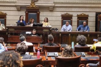 Carnaval de vitrine: Paes celebra os megablocos e ignora o carnaval raiz, acusam moradores e foliões