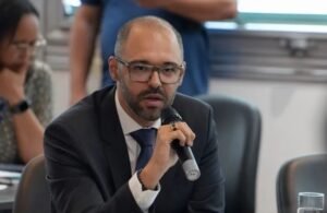 Tensão e confronto marcam audiência da CPI dos roubos de carros na Alerj