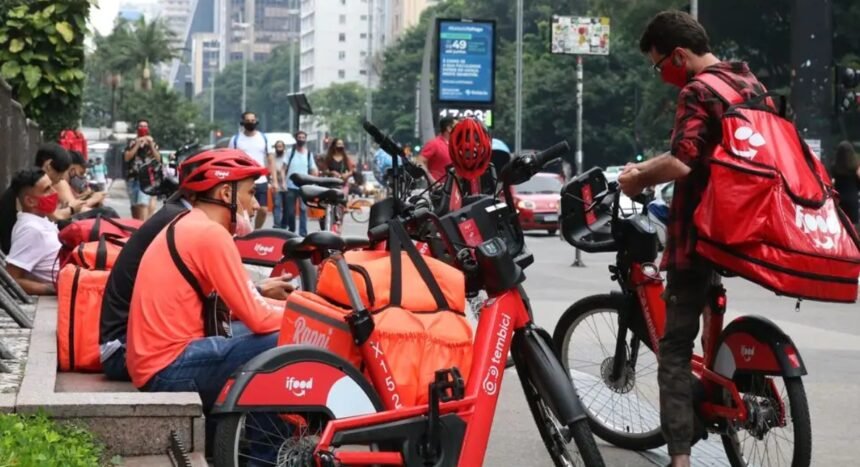 Alerj avança em defesa dos entregadores: projeto de lei que garante infraestrutura mínima é liberado para votação