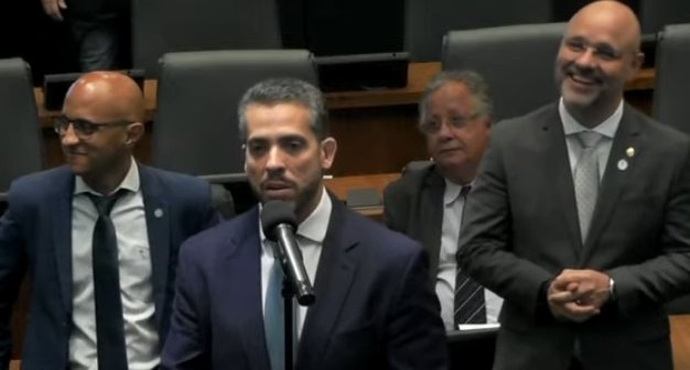 Contrariando Paes, deputados aprovam feriado de Corpus Christi para todo o estado do Rio