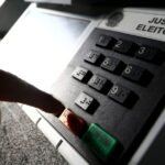 TRE-RJ vai retirar urnas de áreas dominadas pelo crime e cruzar dados de candidatos com a polícia