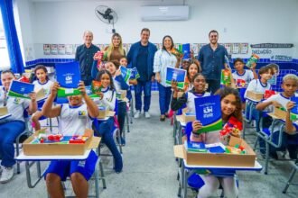 Prefeitura de Meriti inicia entrega de kits escolares