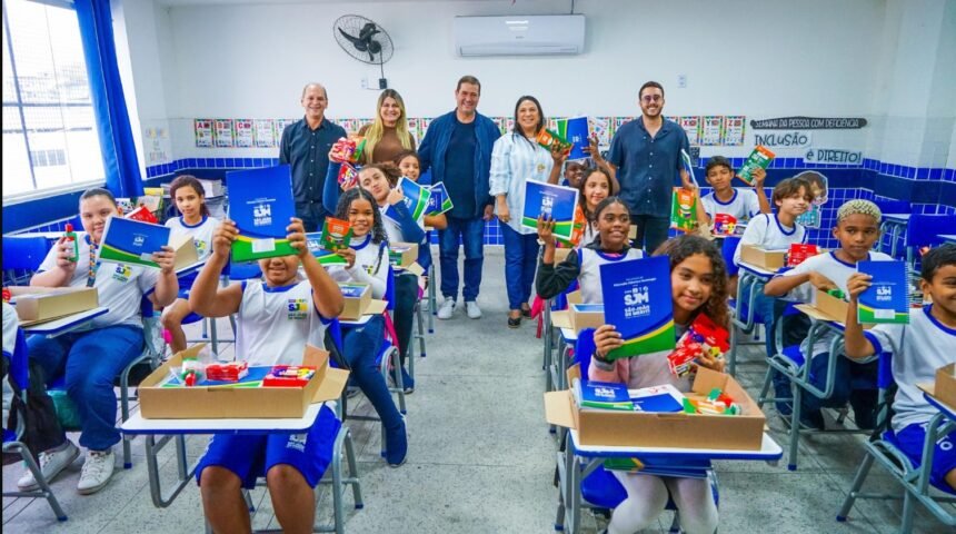 Prefeitura de Meriti inicia entrega de kits escolares