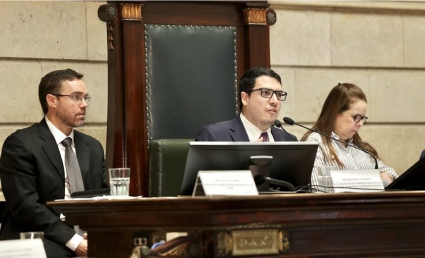 Colapso na saúde: Rogério Amorim lidera reação contra desmonte dos hospitais federais no Rio