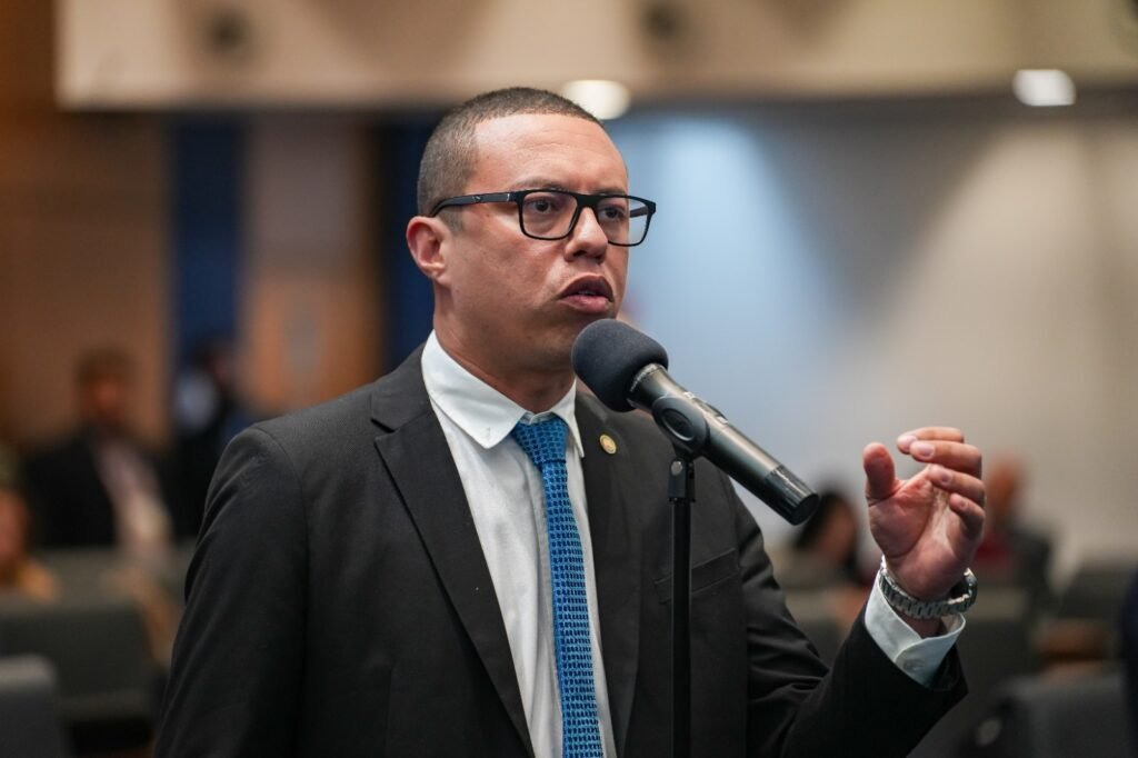 Caso em Niterói expõe problema já previsto em projeto de lei do deputado Douglas Gomes contra domínio criminoso da internet