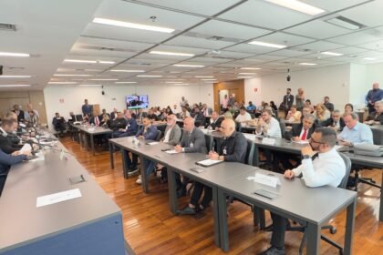 Deputado dá aula de tributação em CPI e escancara rede suspeita de sonegação