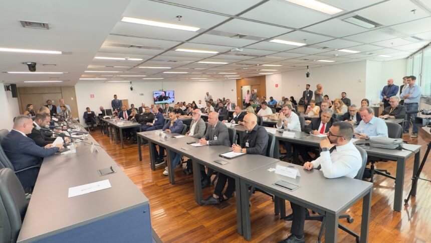 Deputado dá aula de tributação em CPI e escancara rede suspeita de sonegação