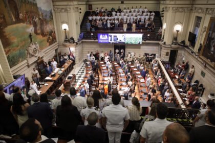 Solenidade alusiva ao Dia Internacional do Marítimo. Câmara do Rio lotada para as homenagens.