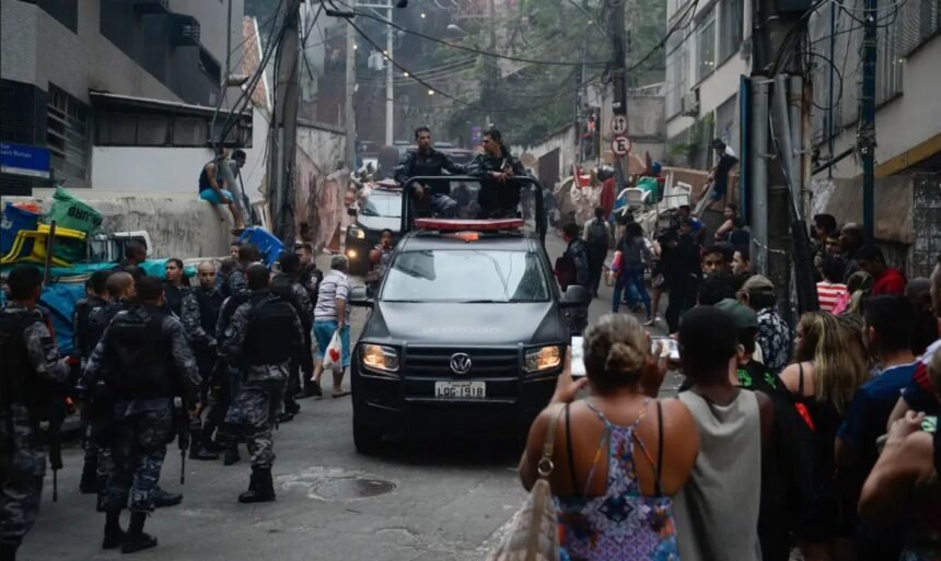 Claudio Castro sanciona 'Pacote de Enfrentamento ao Crime' proposto por Bacellar