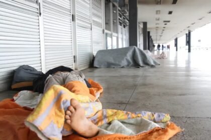Brasil bate recorde de moradores de rua sob governo Lula