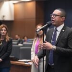 'Batom na cueca': deputado denuncia contrato milionário sem licitação em Niterói