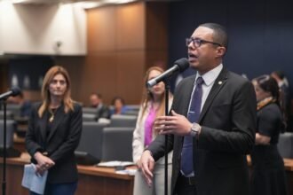 'Batom na cueca': deputado denuncia contrato milionário sem licitação em Niterói