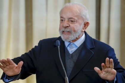 Câmara reage: Comissão aprova moção de repúdio a Lula por ataque ao Congresso
