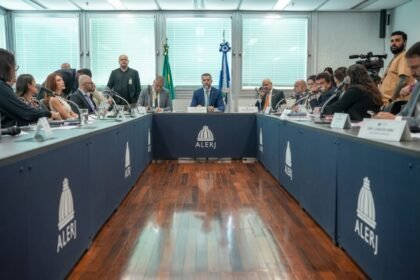 Sem viés político: CCJ da Alerj altera lista de imóveis para leilão sob a batuta de Rodrigo Amorim