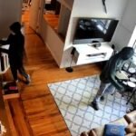 De frente com o ladrão: criminosos clonam controles de portão para invadir casas. Veja o vídeo