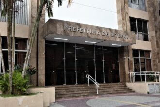 Niterói: prefeitura dobra aposta e confirma polêmico cachê de R$ 80 mil para Miguel Falabella — e dá R$ 150 mil para Geraldo Azevedo