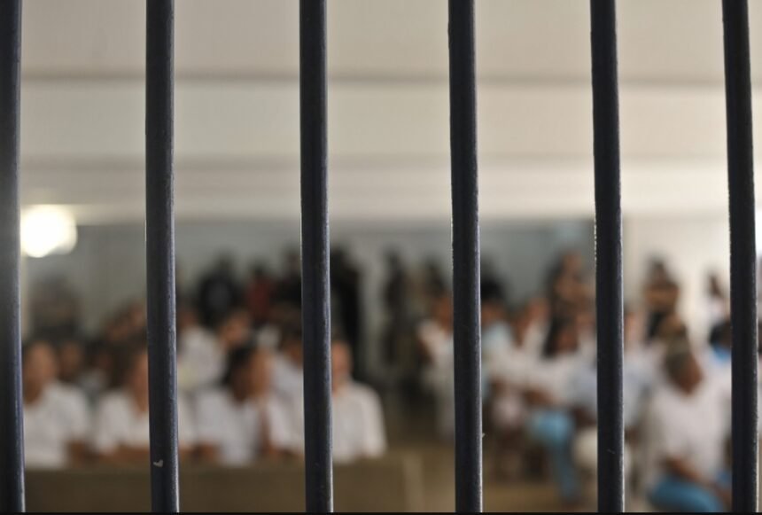 Presídios em xeque: facções ganham força com separação de presos
