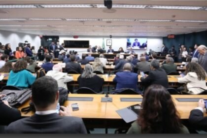 Câmara dá largada à reforma administrativa com pacote que mira privilégios e eficiência