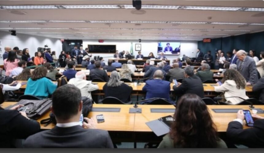 Câmara dá largada à reforma administrativa com pacote que mira privilégios e eficiência