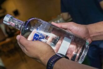 Alerj mira falsificação de bebidas com projetos de rastreio e reciclagem