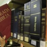 Projeto que proíbe alterações na Bíblia empaca no Senado