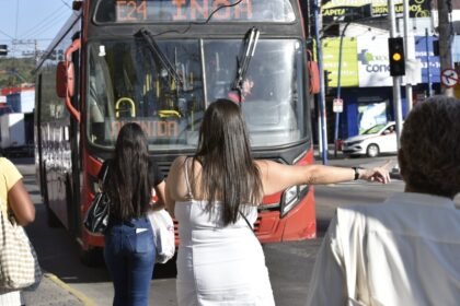 Maricá acelera na vanguarda da Tarifa Zero e registra 115 mil embarques diários com os 'Vermelhinhos'