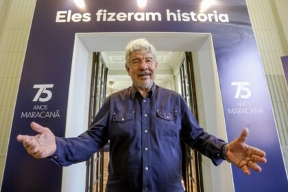 'Is very emotion': Joel Santana visita mostra dos 75 anos do Maracanã e revive glórias no templo do futebol