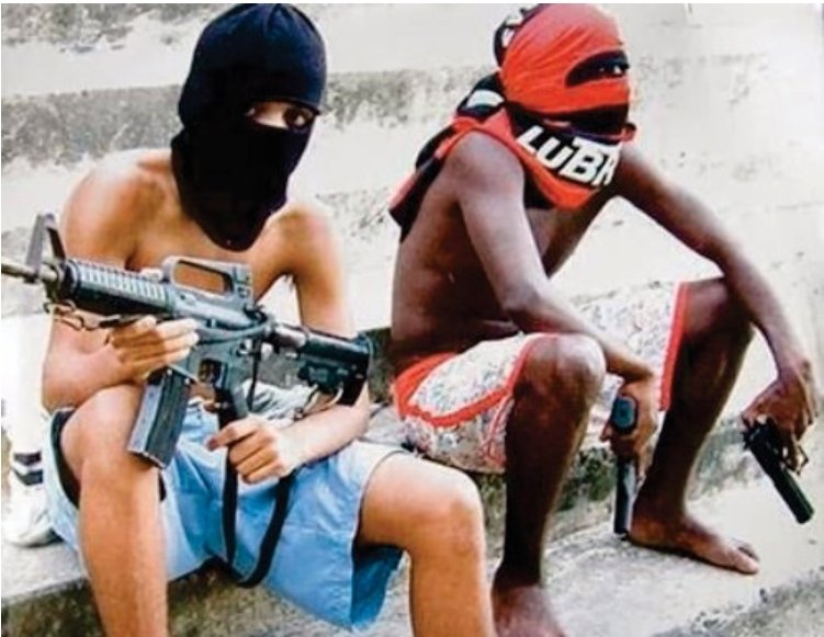 Internação de menores pode chegar a 10 anos com projeto relatado por Flávio Bolsonaro