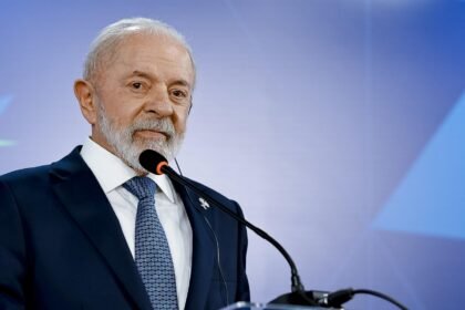 Pesquisas mostram Lula atrás de Bolsonaro, Michelle e Tarcísio — e rejeição à reeleição é maioria