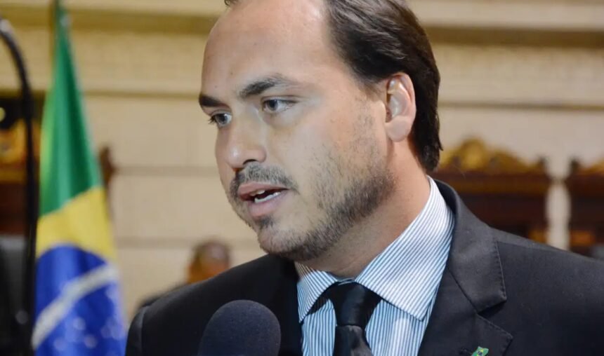 Carlos Bolsonaro será agraciado com a Medalha Pedro Ernesto na Câmara do Rio