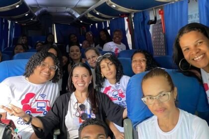 Ônibus-escola leva cursos gratuitos de tecnologia e capacitação a mulheres da Zona Oeste