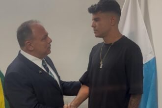Nathan Obadia é um dos brasileiros sobreviventes do ataque terrorista promovido pelo grupo Hamas. Ele será recebido no gabinete de Pazuello no Rio (Divulgação)