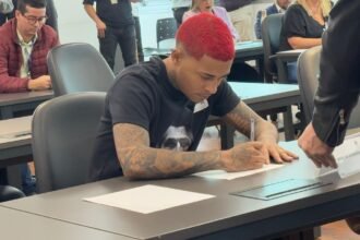 MC Poze apresenta habeas corpus e opta por silêncio em CPI das Câmeras