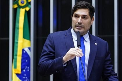 Deputado Luciano Vieira critica gestão de Itaguaí e cobra celeridade do TSE