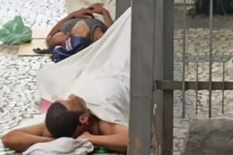 Condomínio sitiado: morador de rua desafia porteiro e se instala na entrada — 'Daqui ninguém me tira'