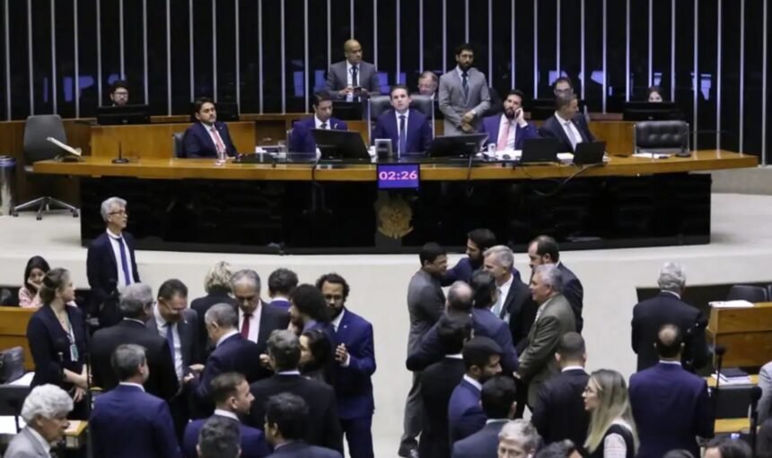 Veja os deputados do Rio que votaram contra o projeto Antifacção