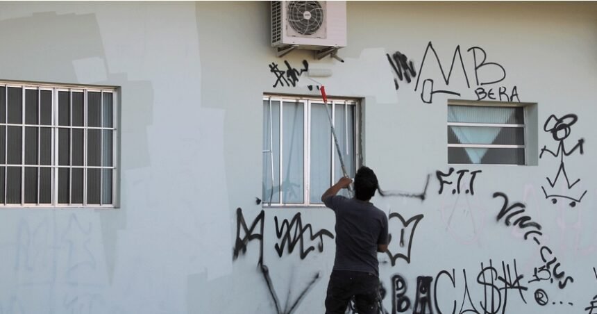 Nova lei mira pichadores: reclusão, multa e obrigação de limpar