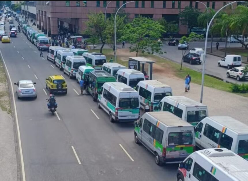 Jaé: motoristas de vans denunciam 'caixa-preta' da bilhetagem e levam caso ao MPRJ