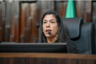 Silêncio de Índia Armelau fala mais alto em embate na sessão da Alerj