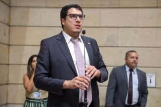 Vereador acusa Paes de manobra para derrubar projeto que proíbe apologia ao crime com dinheiro público