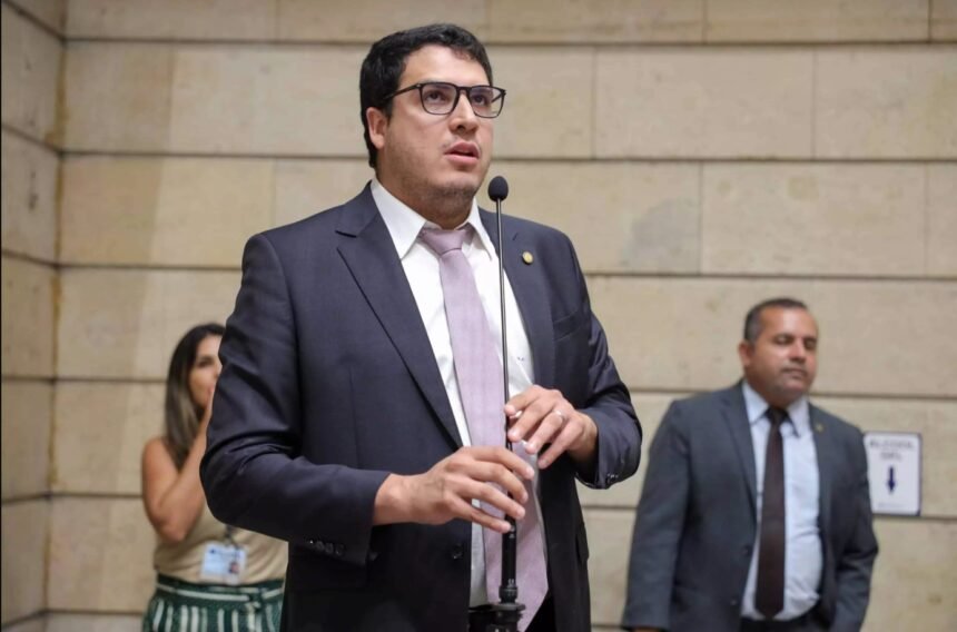 Vereador acusa Paes de manobra para derrubar projeto que proíbe apologia ao crime com dinheiro público