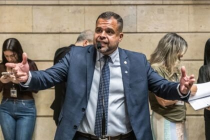 Falta de climatização e goteiras expõem caos no Hospital Lourenço Jorge, denuncia vereador