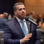 Rodrigo Amorim acusa esquerda de 'defender vagabundo' em embate na Alerj